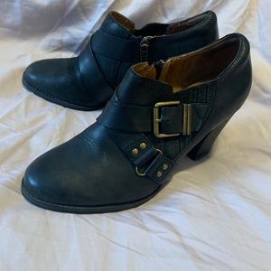 Clarks black leather ankle boot heels